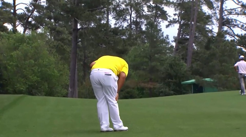  Kiradech Aphibarnrat clutches his right knee after his tumble