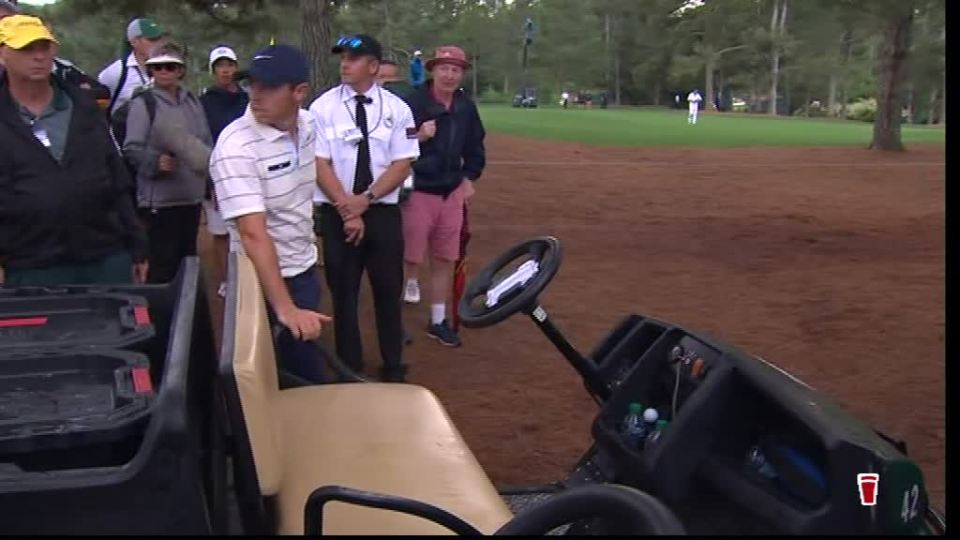  Rory McIlroy's tee shot ended up landing in a golf buggy