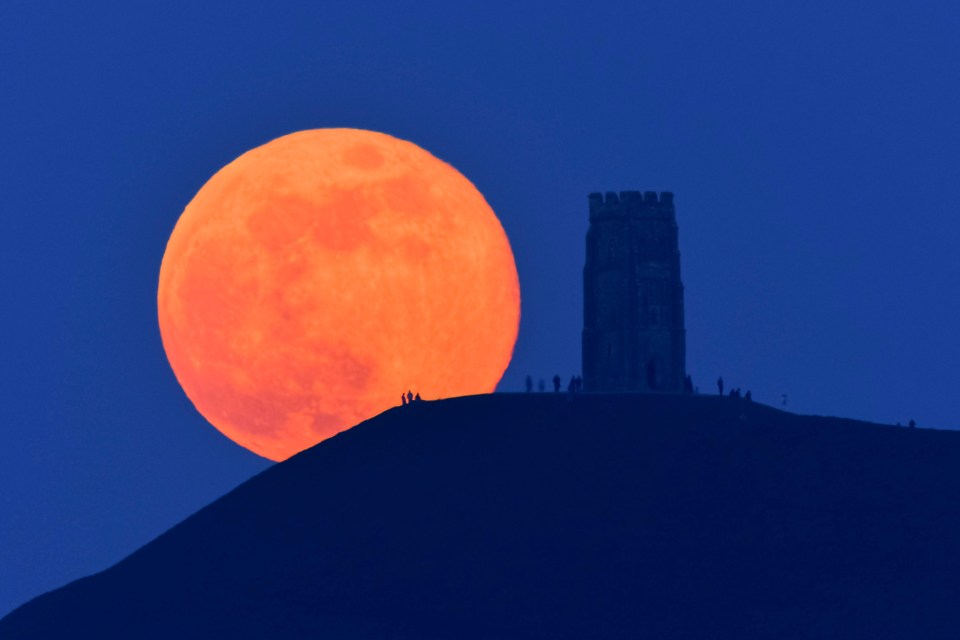 The stunning ‘pink moon’ over Glastonbury in Somerset this evening