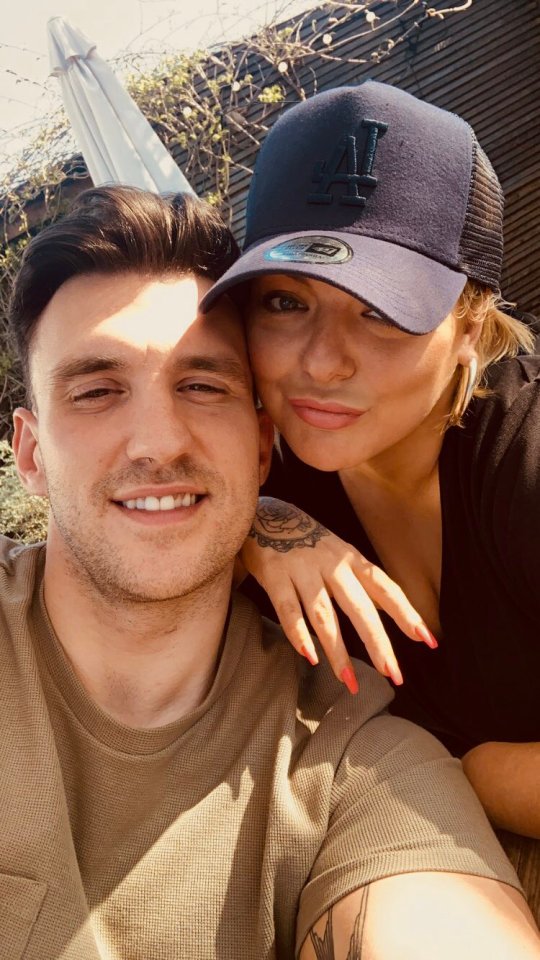  Sheridan Smith posted a loved-up picture with Jamie Horn - calling him hubby