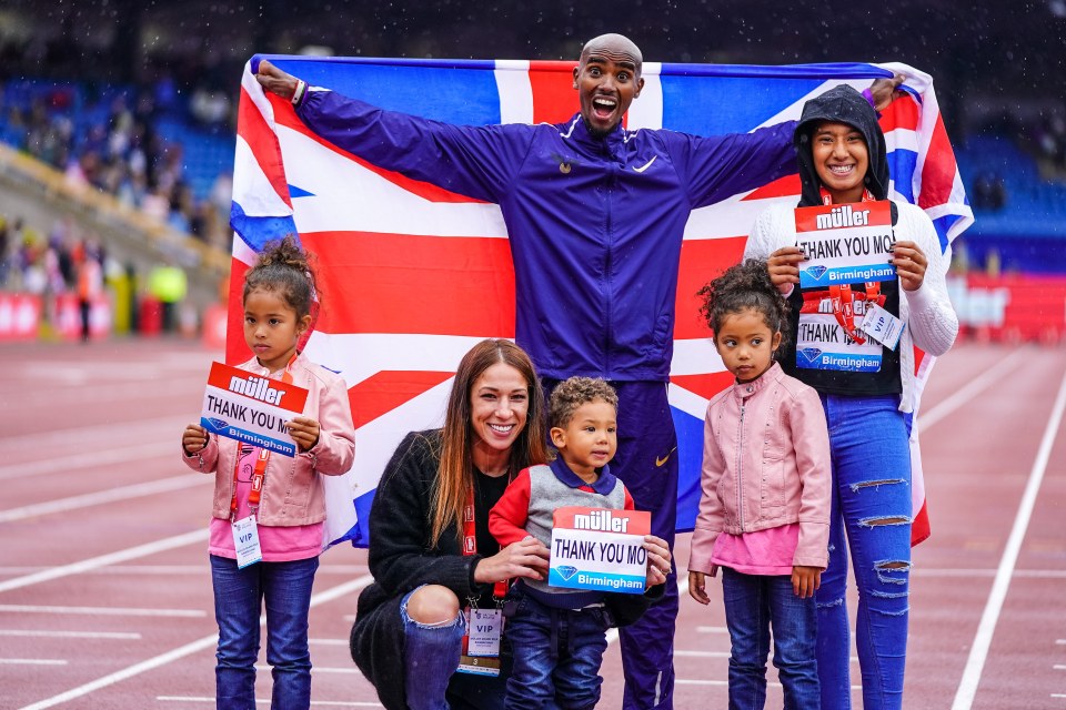  Mo Farah poses with his wife Tania Nell and kids in 2017