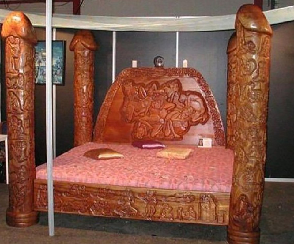  This four-poster bed doesn't look comfortable 