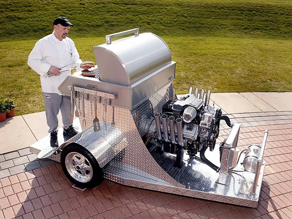  This ridiculous pic shows a barbecue made out of a V8 engine