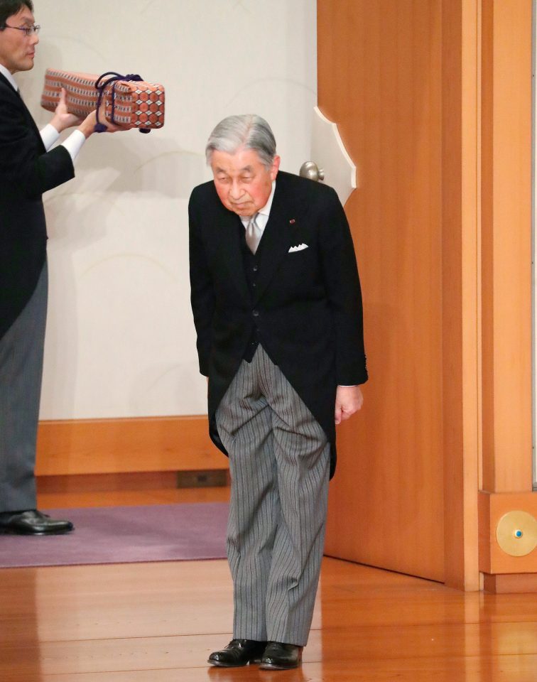  Japan's Emperor Akihito bows at his abdication ceremony in front of other members of the royal families at the Imperial Palace in Tokyo, Tuesday, April 30