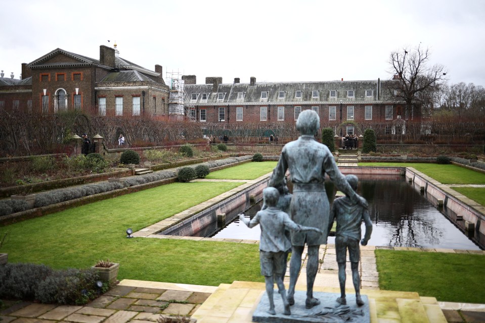  The Princess Diana statue overlooks the Kensington Palace gardens