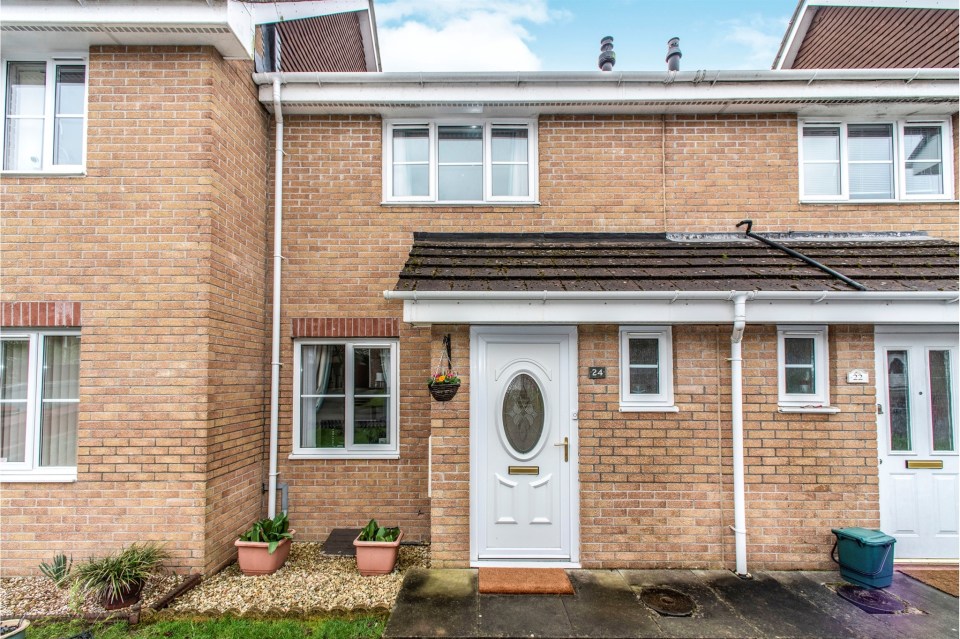  This two-bed house near Swansea has no chain making it idea for first-time buyers looking for a quick move