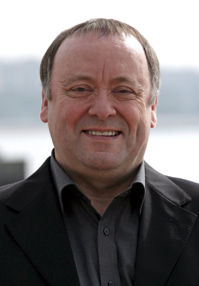  Alex Norton plays Kenny Collins