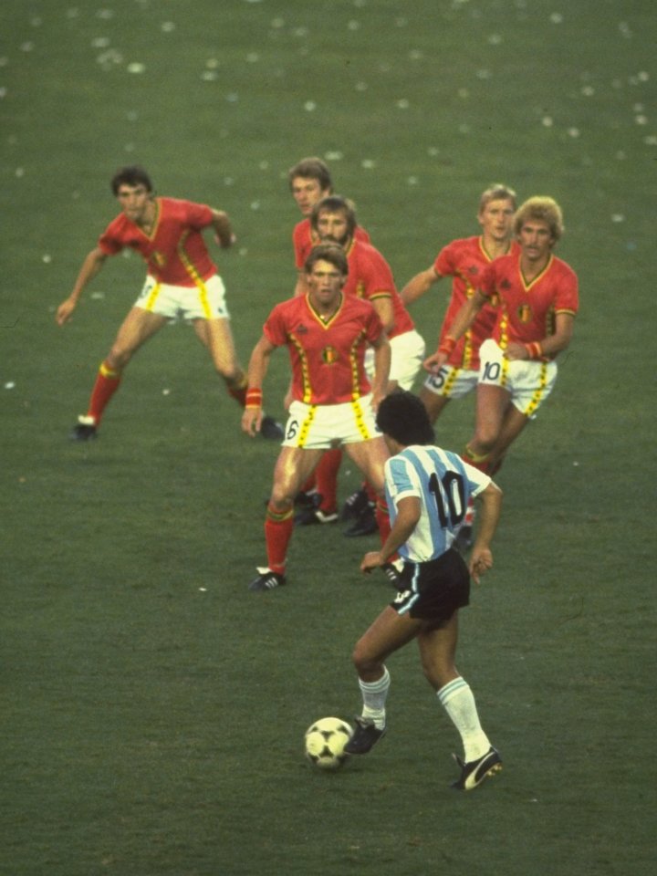 The Argentine football star plays for his national team in 1982