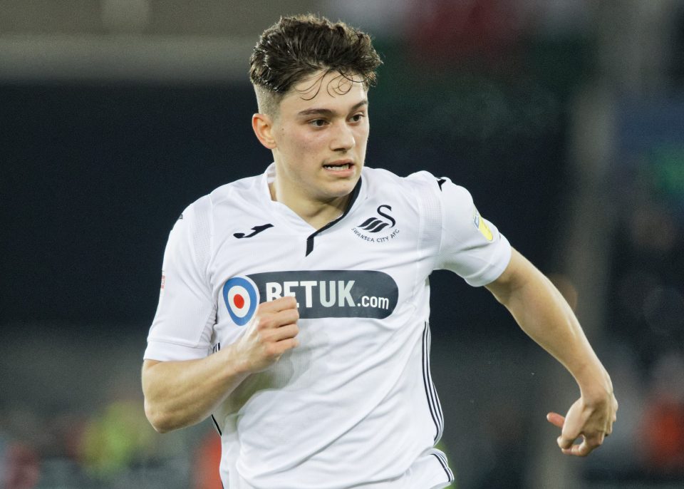  Man United target Daniel James has withdrawn from the Welsh squad following the death of his father