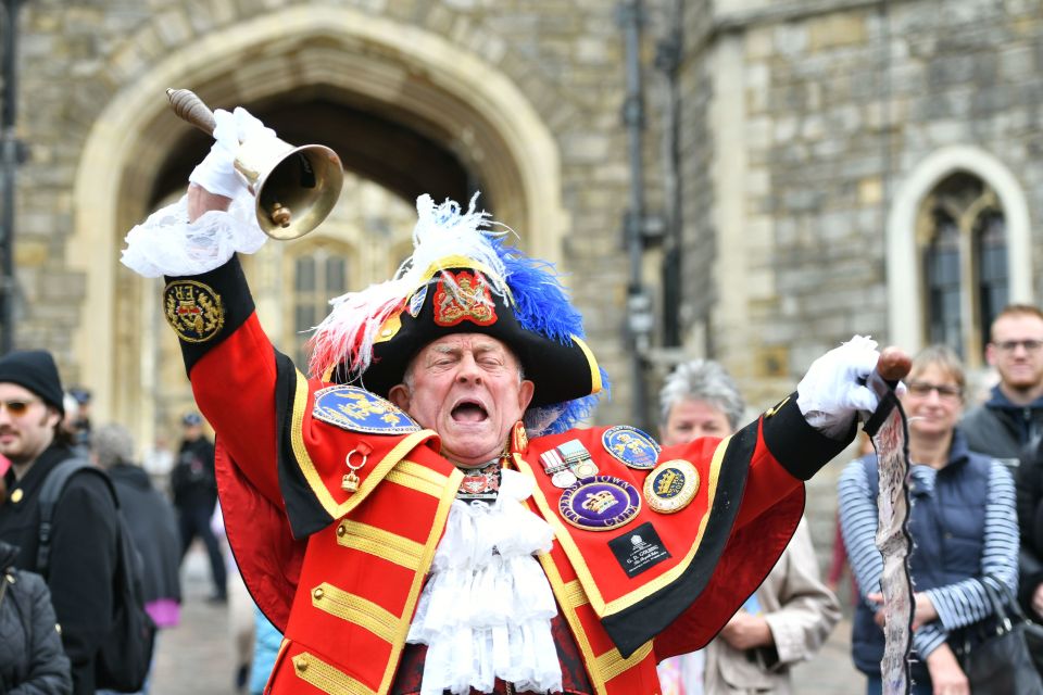  A man dressed as a town crier welcomes the news outside Windsor Castle