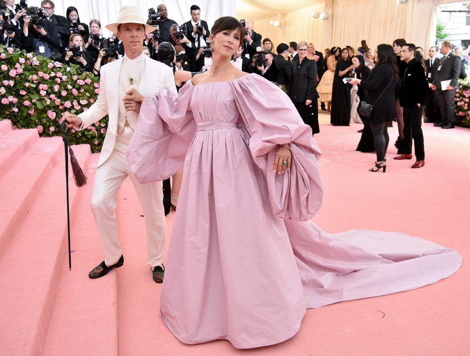  Benedict Cumberbatch arrived all in white with wife Sophie Hunter