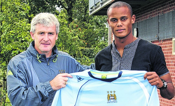 Kompany with former Man City manager Mark Hughes after signing for Man City from Hamburg in 2008