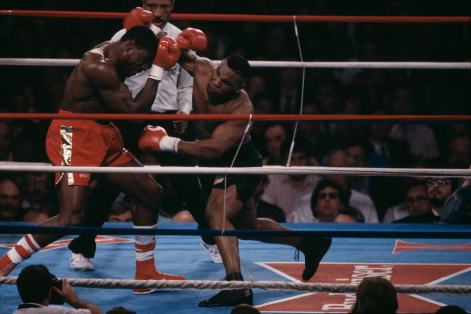  Tyson knocked out Frank Bruno in Las Vegas in 1989