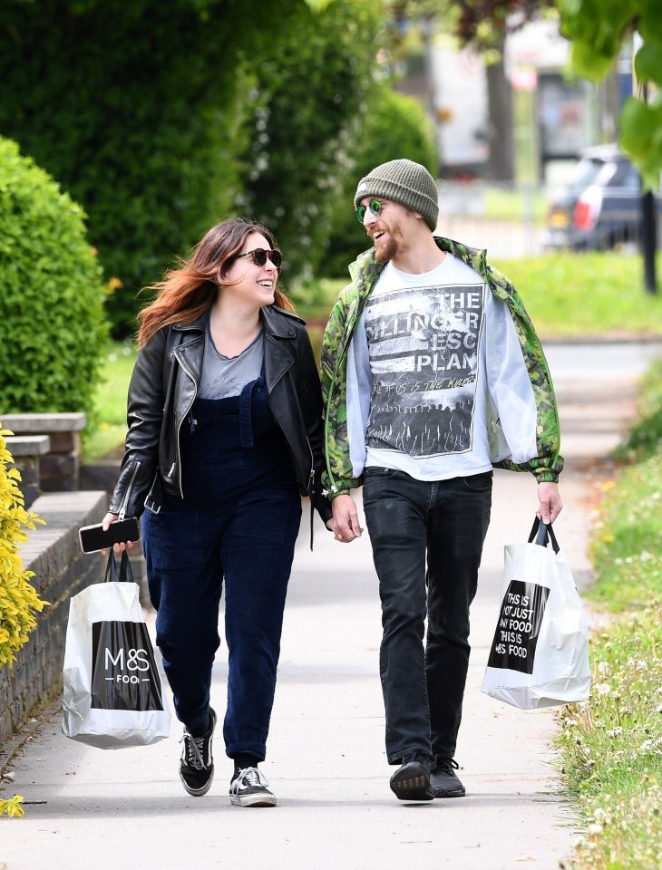  Isabella Cruise was spotted in Croydon with her husband Max Parker