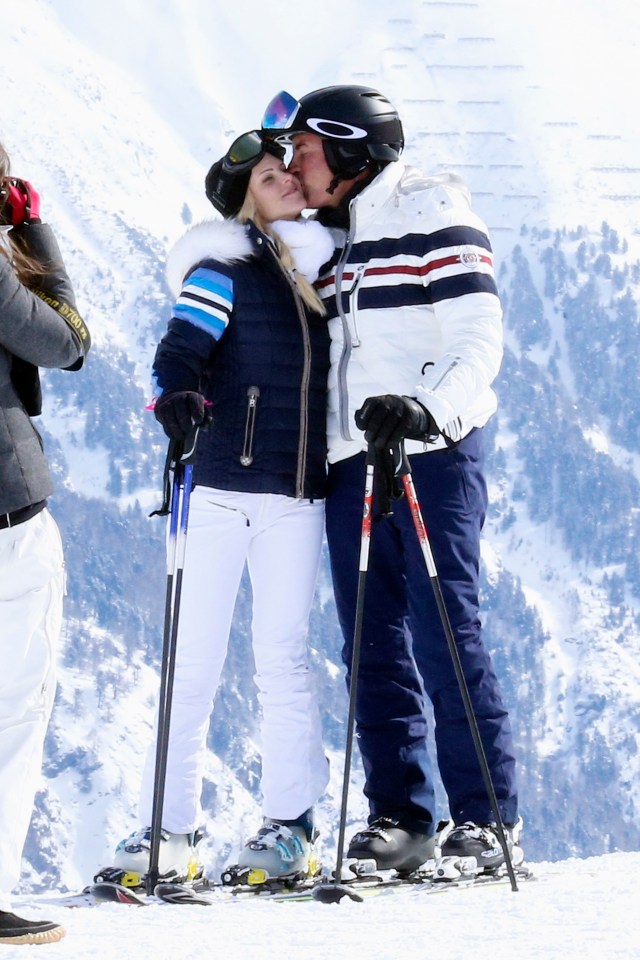  Elin and billionaire Chris Cline were spotted getting close on the ski slopes