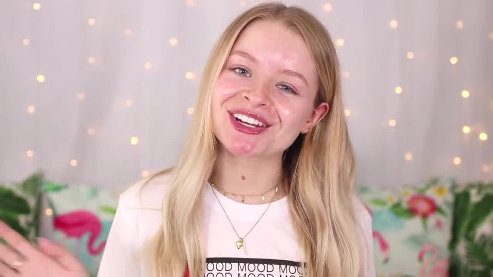  British blogger SophDoesNails also tested the product