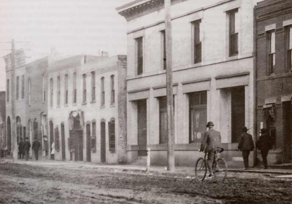  Wearing a customary white brothel gown (left, in doorway), while another girl wearing a dark hat, far left, these prostitutes were pictured greeting passersby along Market Street in Denver, 1905. The street was the notorious hedonistic area of Denver in the 19th and 20th century, known simply as The Row. If the man doesn't stop he may be taunted, or the worker might even snatch off his hat, throwing it inside so he must enter the brothel to retrieve it