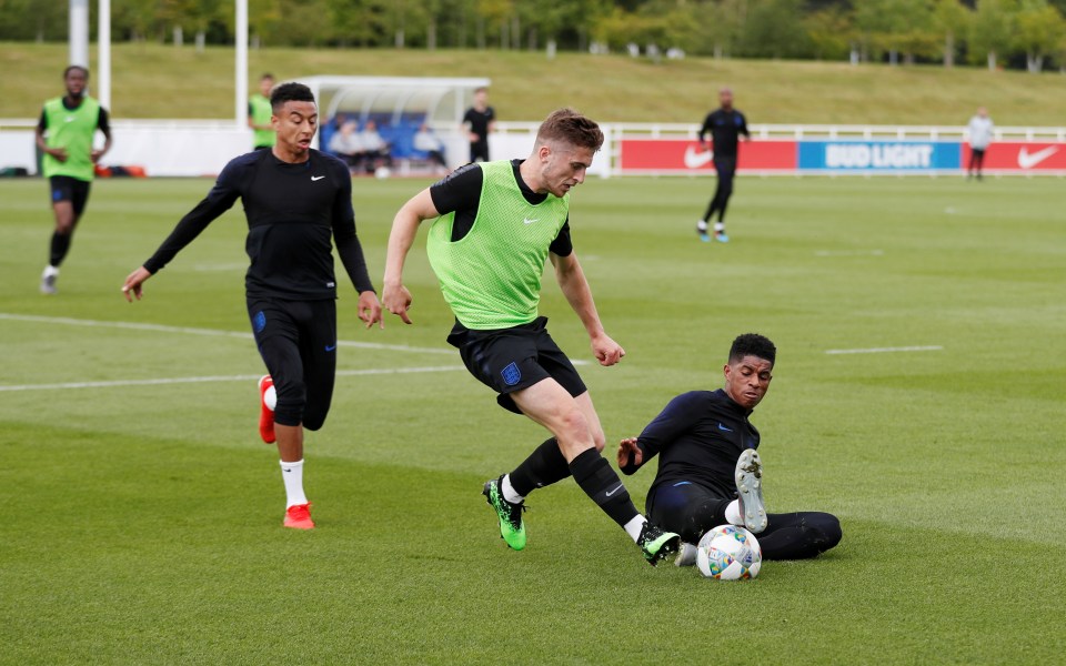  Lingard scored twice and Rashford added another in England's 5-0 win over the Under-21s