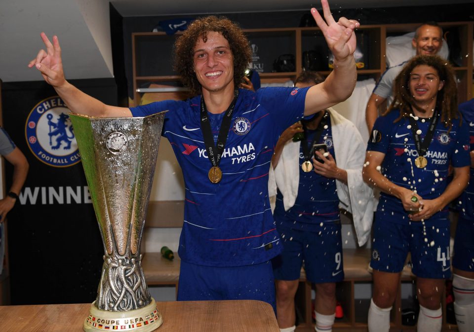  David Luiz certainly enjoyed his moment in the limelight with the trophy