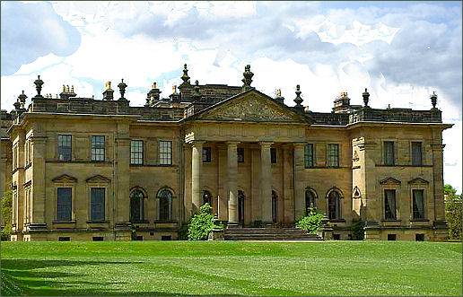  Duncombe Park shares a striking resemblance to Buckingham Palace