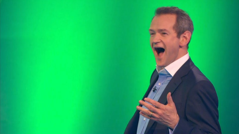  Alexander Armstrong couldn't keep it together when one Pointless contestant thought Lee Harvey Oswald was responsible for shooting JR in Dallas