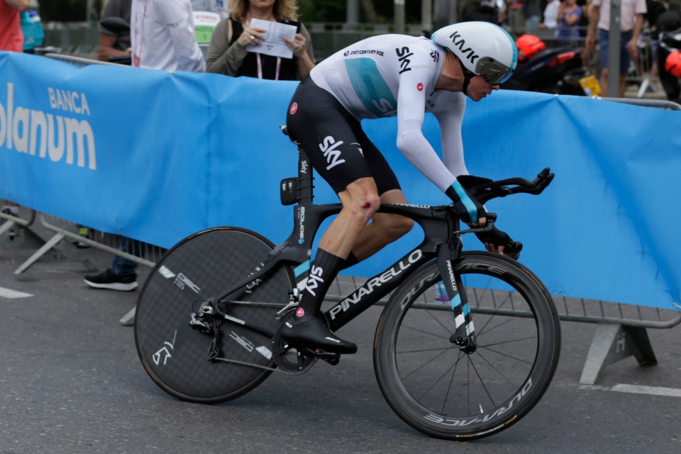  Froome was riding a time trial bike similar to this Pinarello Bolide, featuring extended aero handlebars