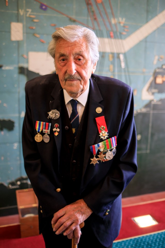  Leonard Emmings was a member of the Coxswain in the Royal Navy