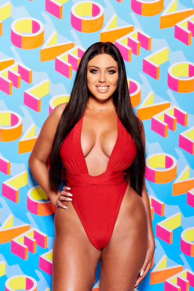  Fans were shocked that this years contestant Anna has been called plus size