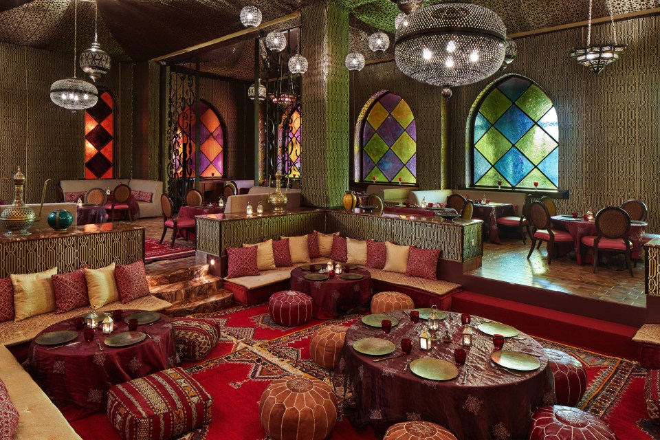  Be spoilt for choice at one of the resort's 14 eateries