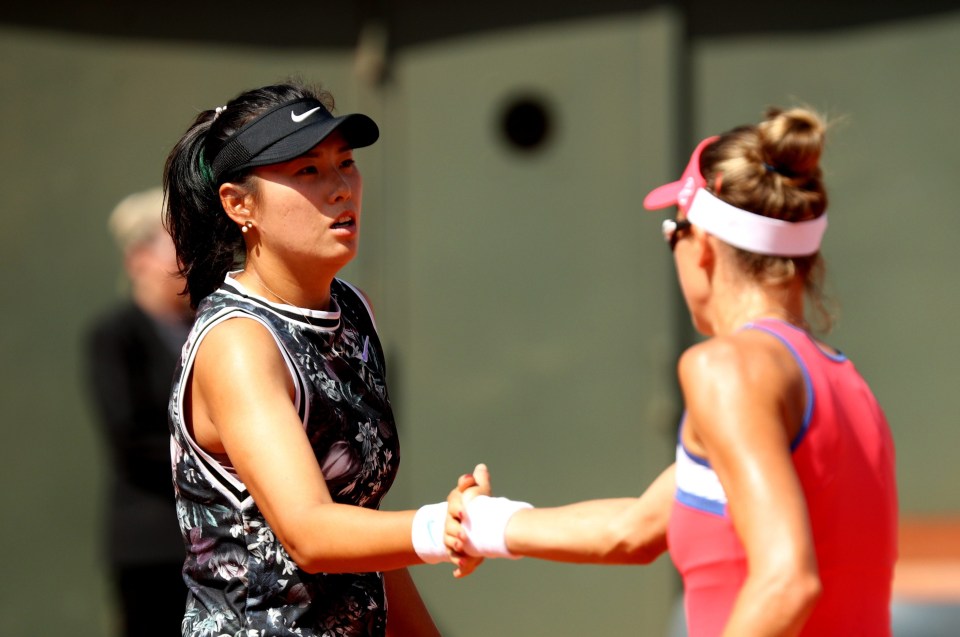 Yang Zhaoxuan , on the left, carried on playing despite being hit in the face with the ball