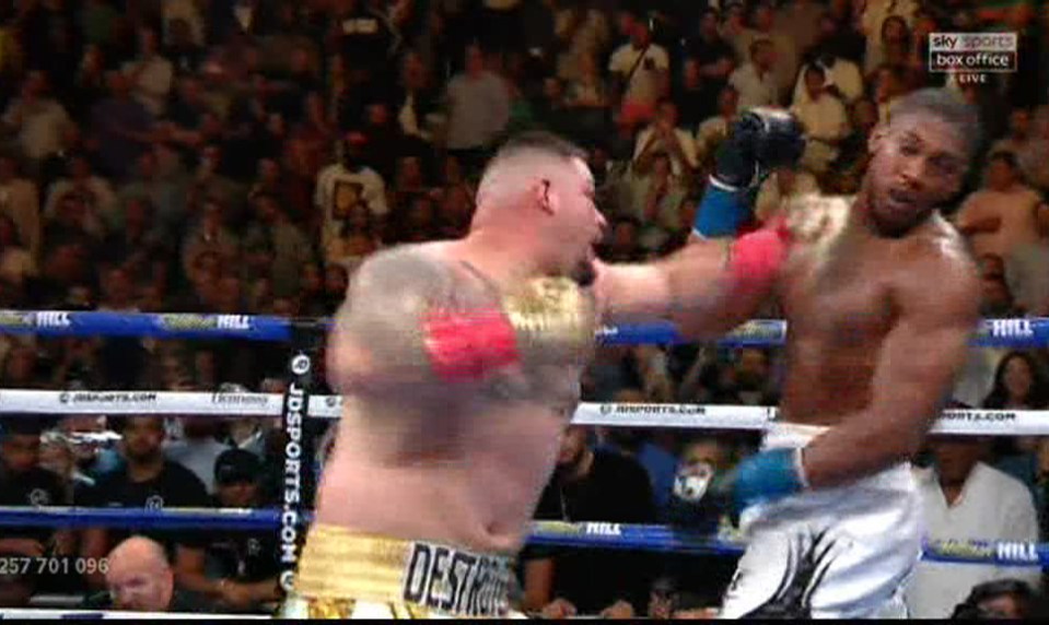  Andy Ruiz knocks Anthony Joshua senseless during their world title fight