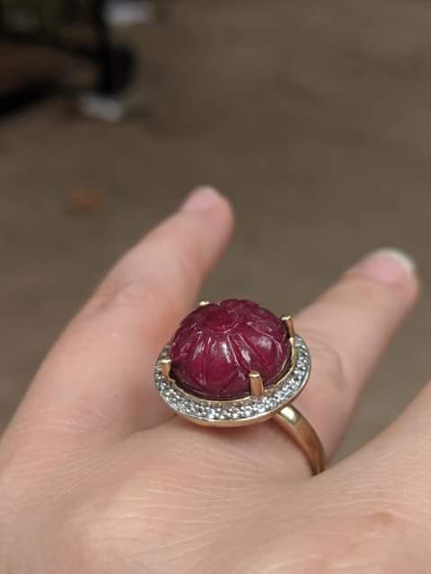  This quirky engagement ring has been compared to a 'prolapsed butthole' or jelly cake