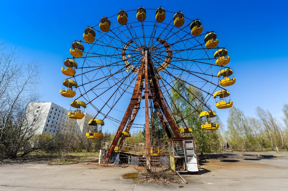  A wide shot of an eerie fairground in the abandoned city