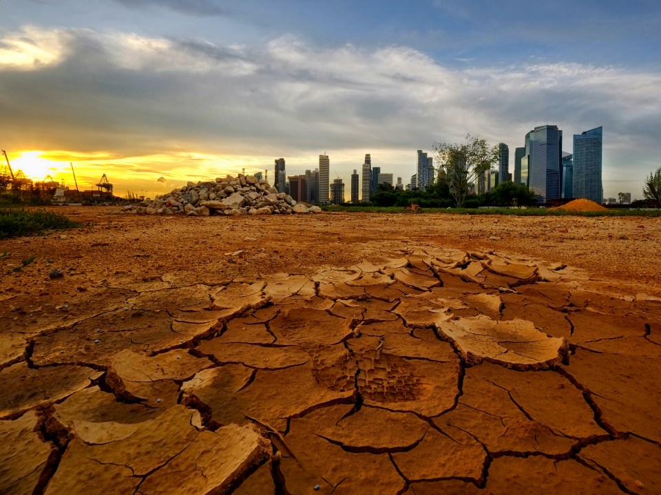  Large areas of the world could become arid and "desertified"