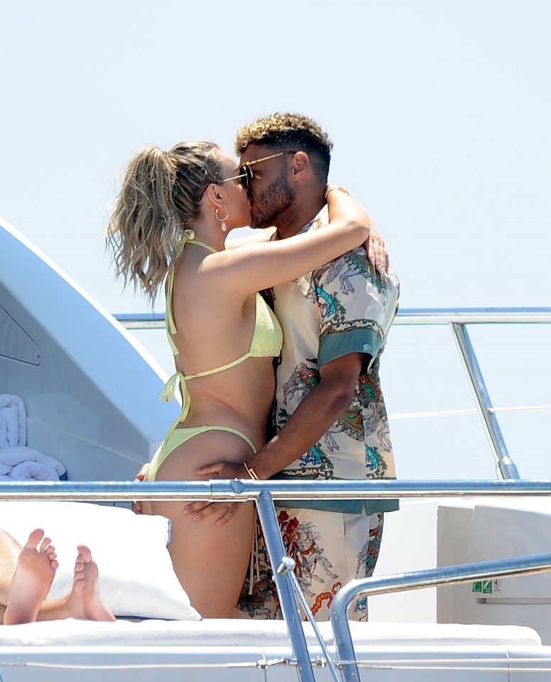  Alex Oxlade-Chamberlain gave Perrie Edwards' bum a cheeky squeeze on the yacht