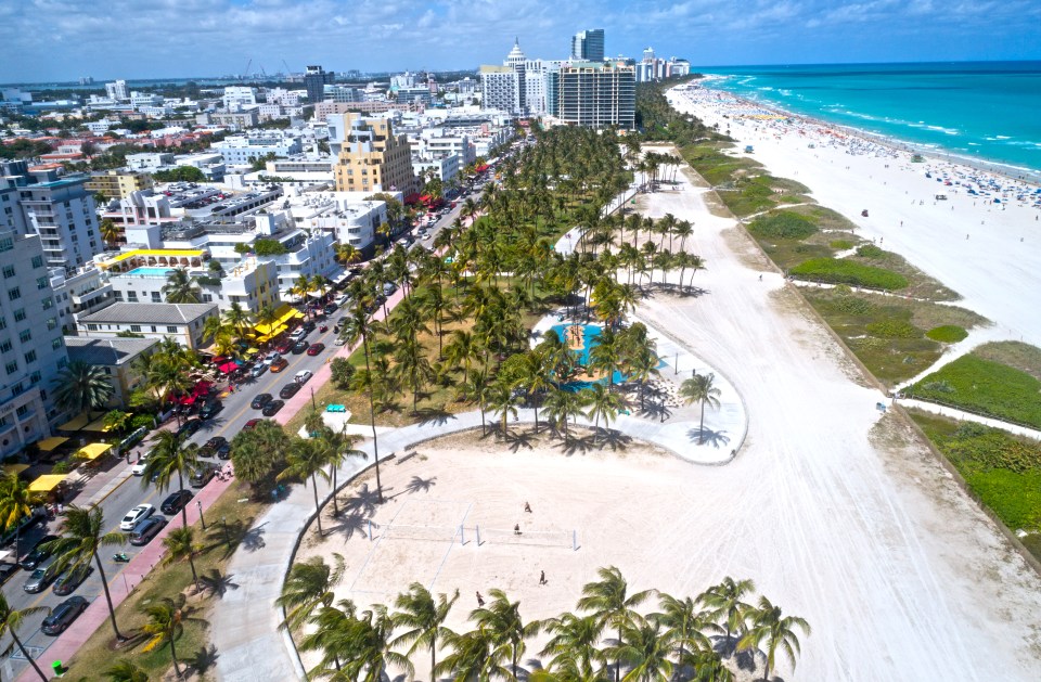  The beautiful white sandy beaches of Lummus Beach in Miami, Florida