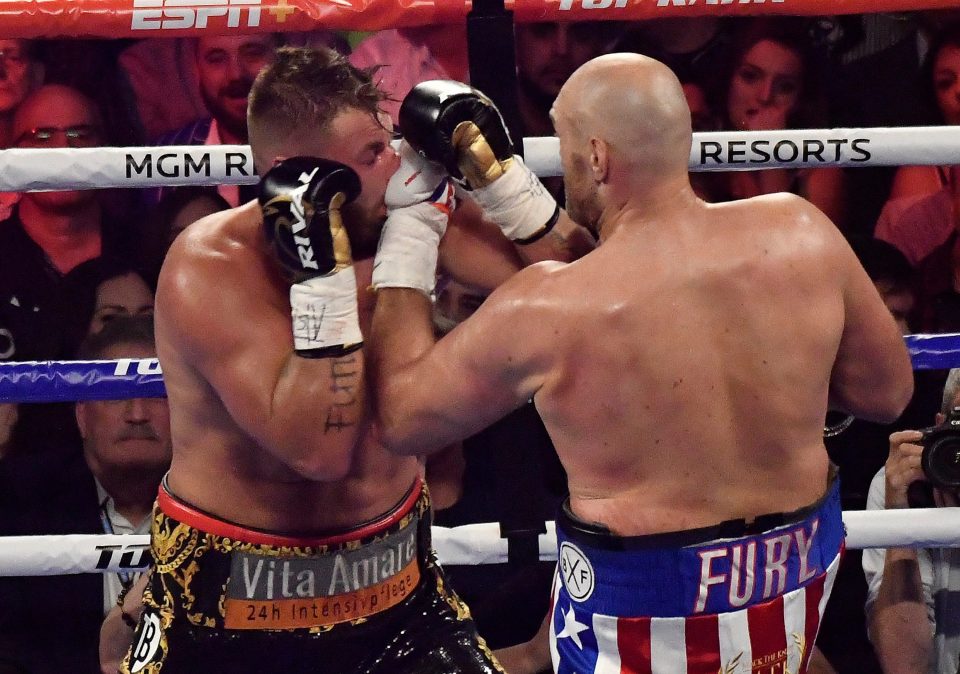  Tyson Fury stopped Tom Schwarz in the second round in Las Vegas