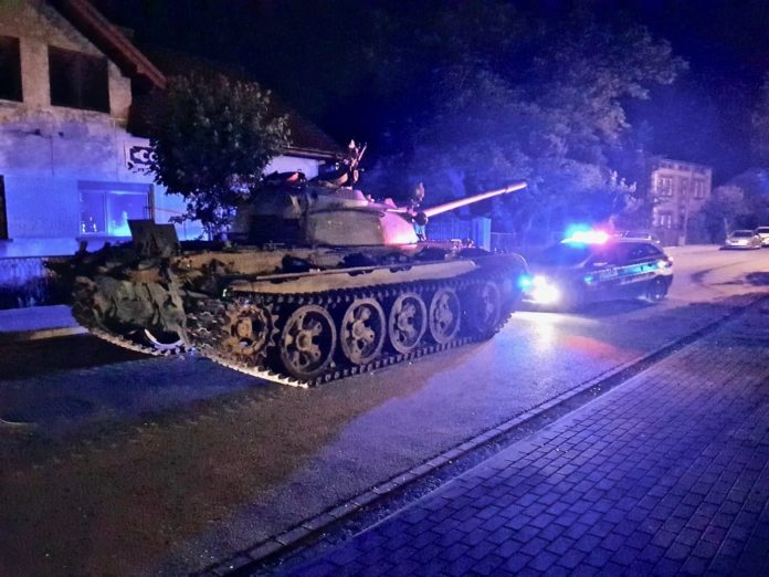  This was the incredible scene in Pajęczno when a drunk man tore a T-55 tank around the sleepy Polish town