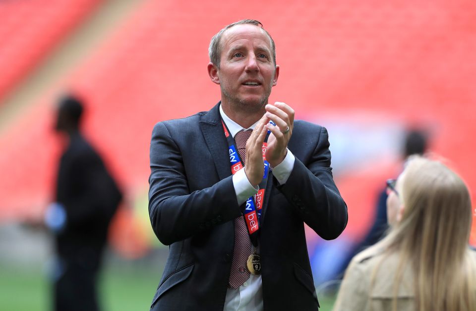 Lee Bowyer has agreed a new one-year deal to stay on as manager of Charlton