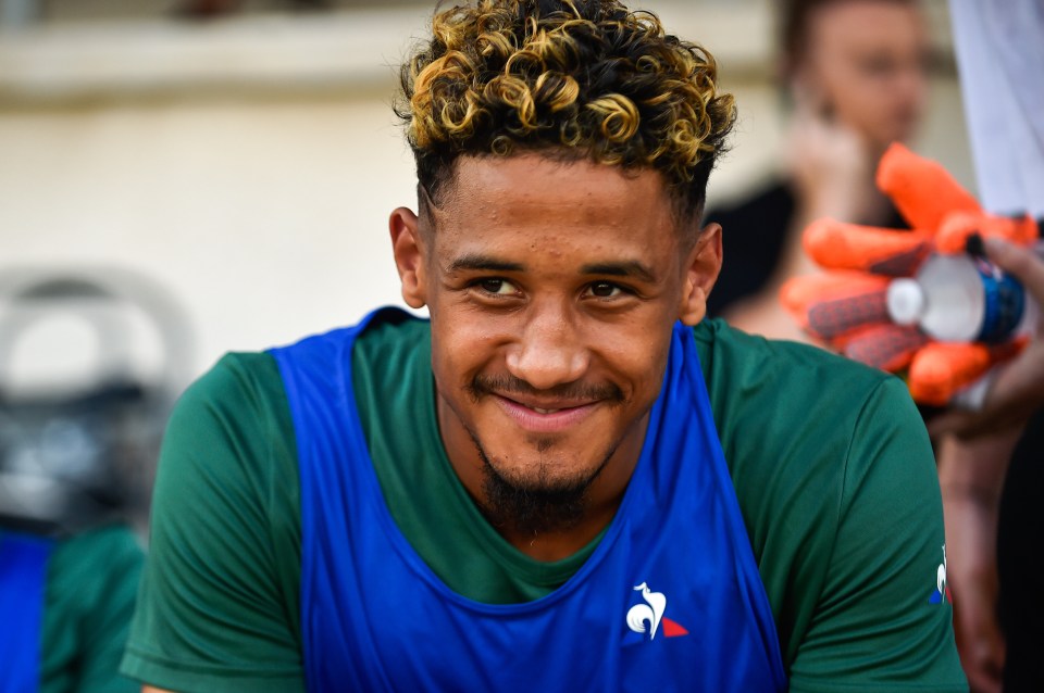  A fee of £25m may be enough to secure Saliba's services