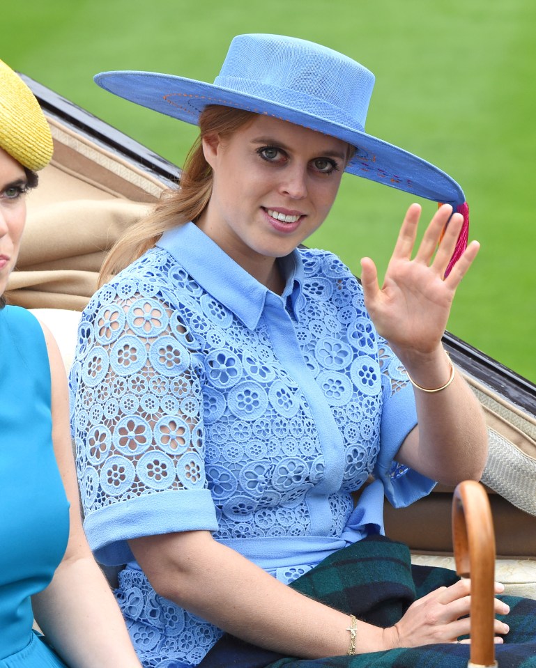 Princess Beatrice arrives also wearing baby blue to the Royal Ascot