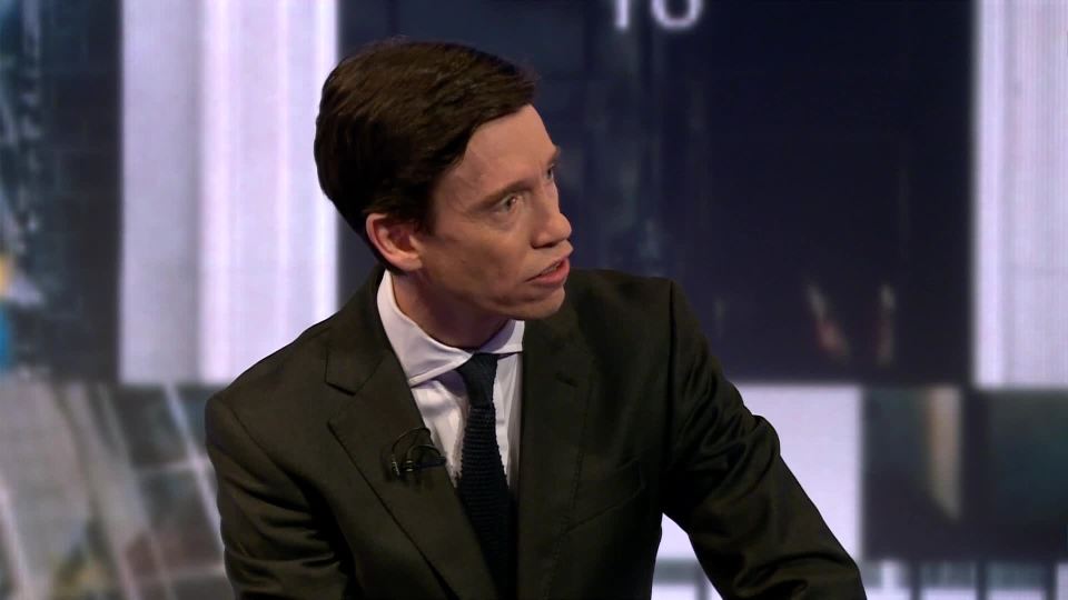  Tory leadership candidate Rory Stewart left viewers baffled when he decided to remove his tie mid-debate