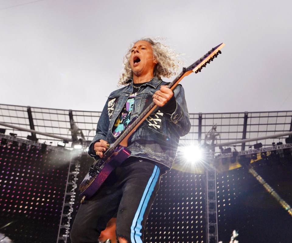  Fans were treated to a spectacular performance by Kirk Hammett on guitar