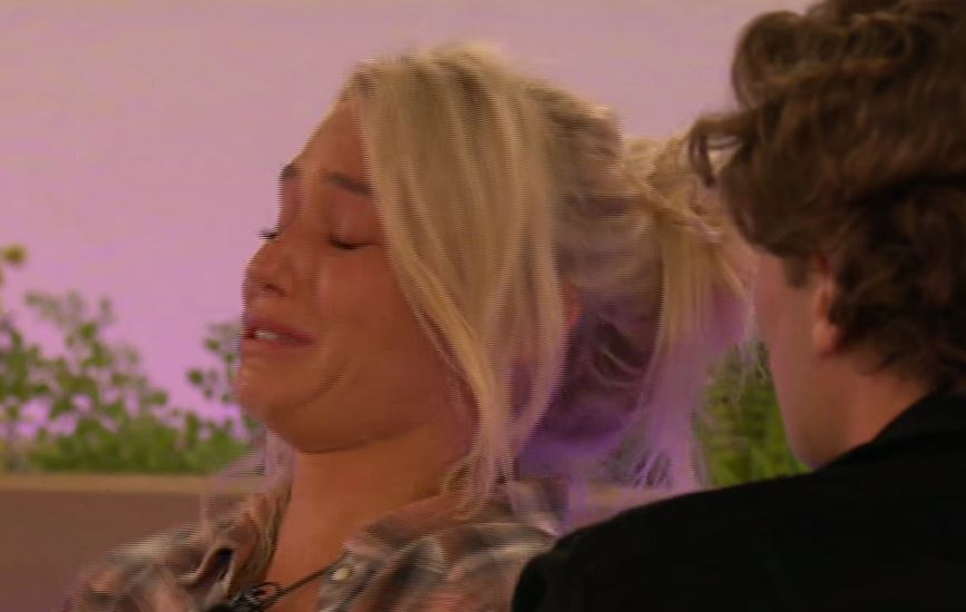  Lucie burst into tears when Joe told her to spend more time with the girls