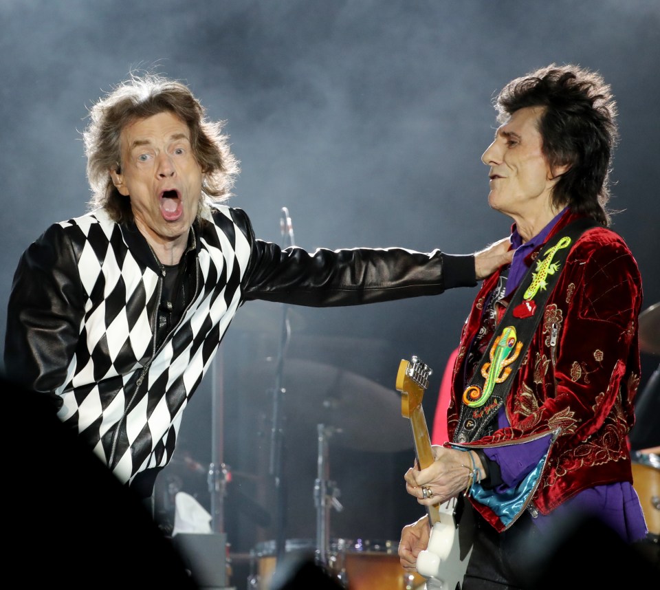  Mick Jagger and Ronnie Wood restart their tour at Soldier Field in Chicago