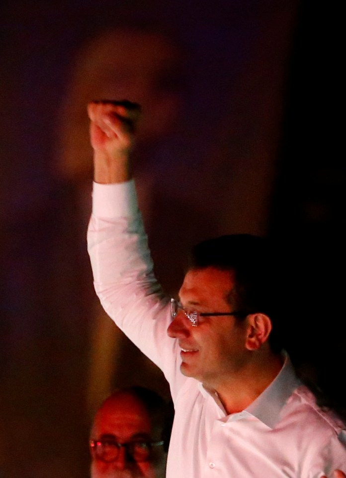  Imamoglu raises his fist in victory last night