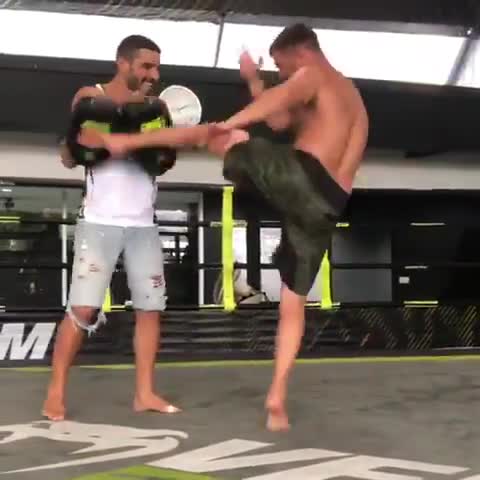  Vasyl Lomachenko took on some Muay Thai training on a recent trip to Thailand