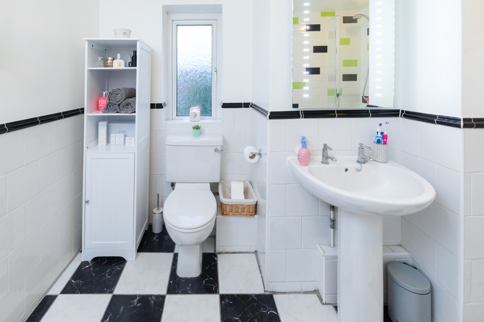 Mark and Stacey are saving up £3,000 to renovate the bathroom