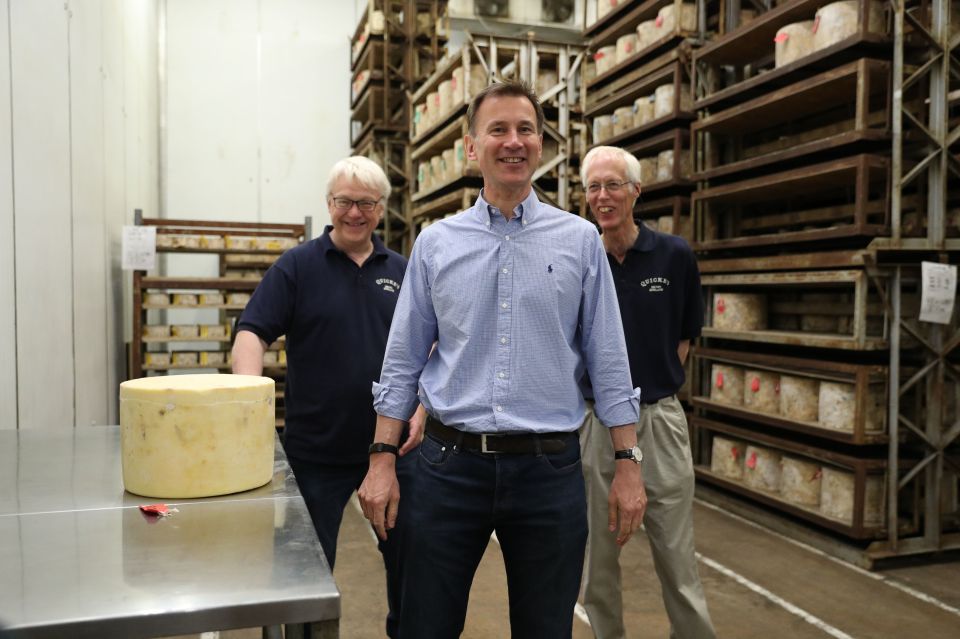  Jeremy Hunt visiting a dairy farm in Exeter