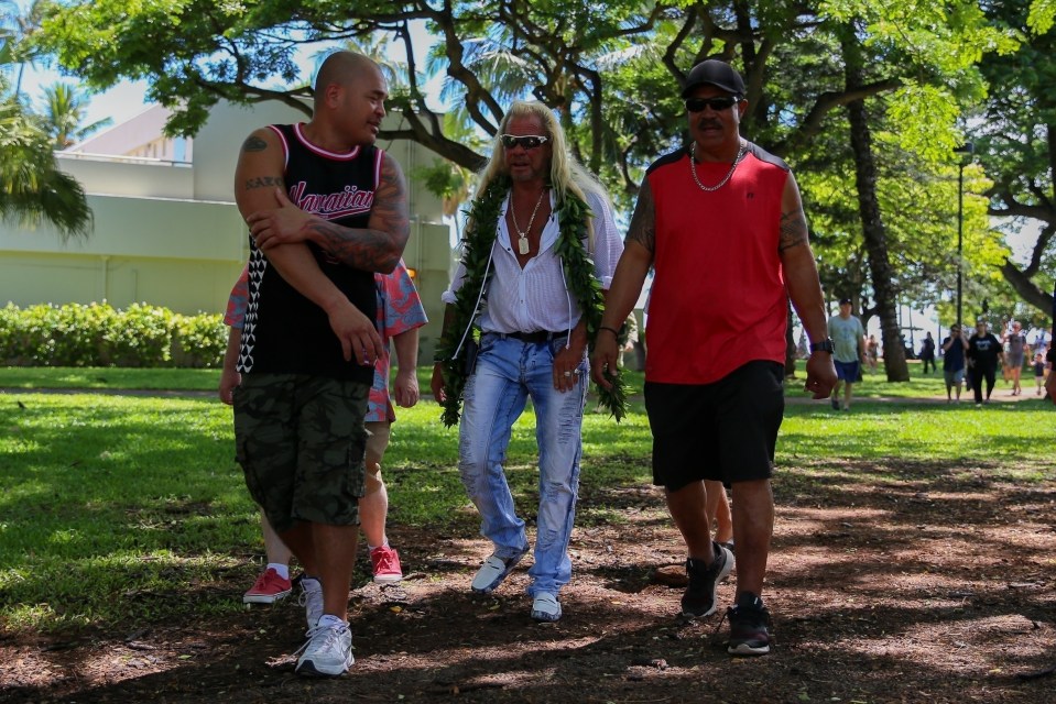 Duane arrives at late wife Beth Chapman's paddle out with his family on either side